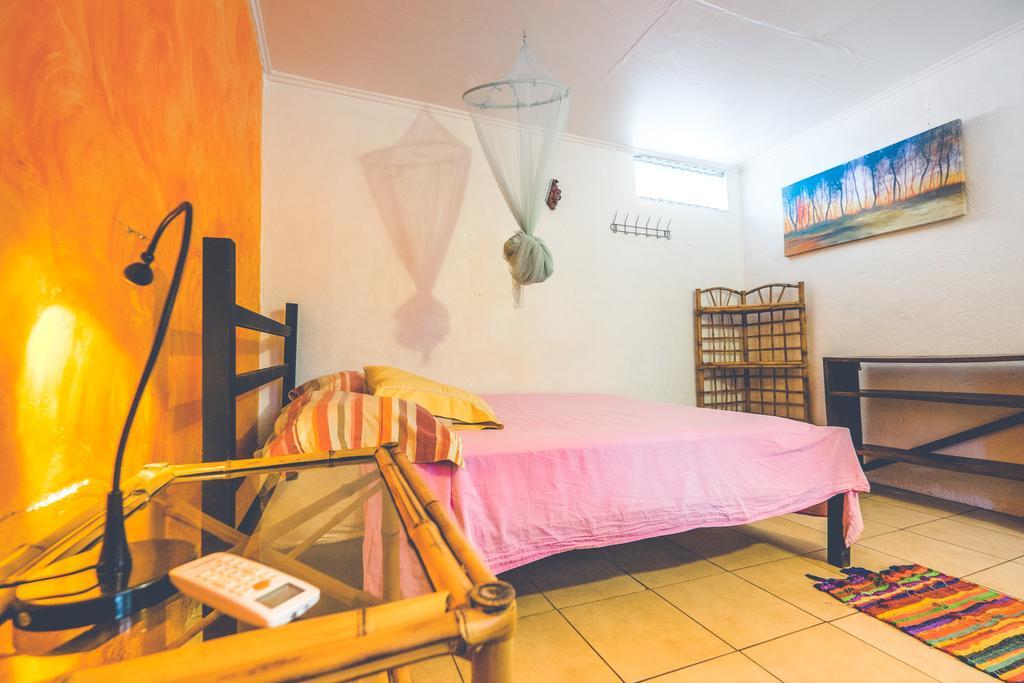 Pura Vida Hostel Tamarindo Extérieur photo