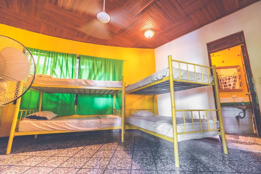 Pura Vida Hostel Tamarindo Extérieur photo